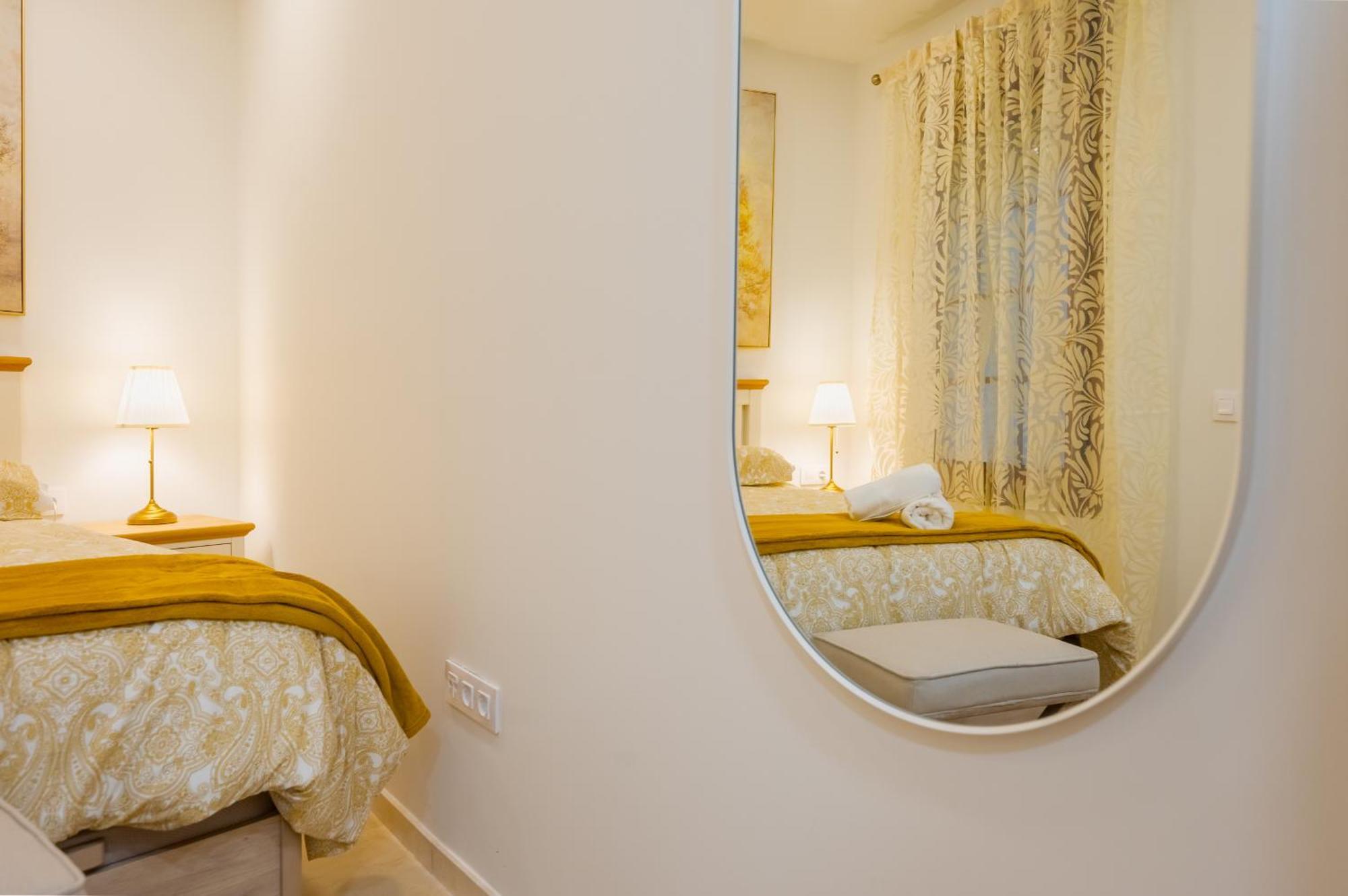 Fantastico 2H+1B Plaza Del Museo Apartment Севиля Екстериор снимка